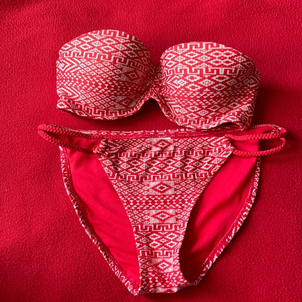 xhilaration Women’s 2-Piece Bathing Suit Size M